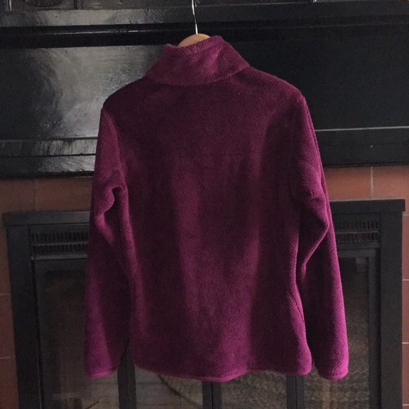 A woman’s Patagonia pullover fleece - Picture 2 of 3